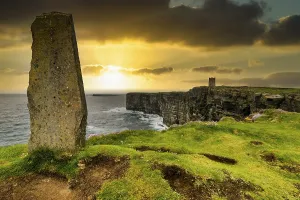 Kitchener Memorial Orkney Islands Drucke: High above the cliffs, the Kitchener Memorial