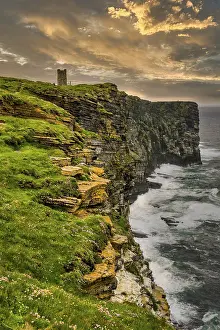 United Kingdom Coastal Landscapes Drucke: High above the cliffs, the Kitchener Memorial