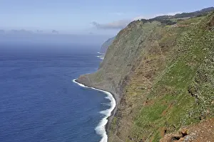 Rocky Coast Portugal Drucke: High cliffs at the lighthouse of