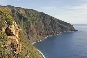 Rock Formations Madeira Drucke: High cliffs at the lighthouse of