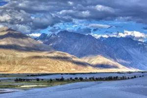 Ladakh Desert Landscape Drucke: High dynamic range image valley in Himalayas