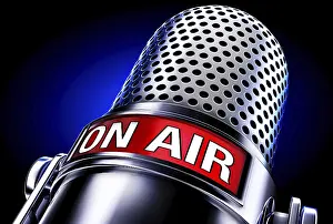 Dark Studio Shot Drucke: high resolution 3D rendering of a on air microphone