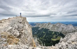 High Mountain Range Panorama Drucke: Hiker at the summit of the eastern Odkarspitze