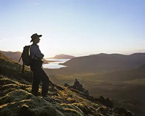 Icelandic Mountain Range Drucke: Hiker, sunset at the summit of Mt