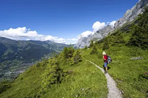Young Adult Hiker Drucke: Hikers on the Eigertrail hiking trail