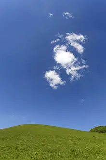 Hilltop Castle Germany Drucke: Hill on the Albtrauf with cloud