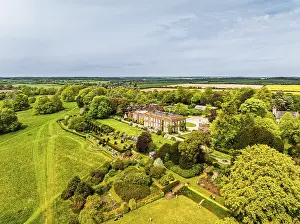 Drucke von Hinton Ampner House und Garten aus einer Drohne, Winchester, Hampshire, England, Vereinigtes Königreich Winchester Drucke: Hinton Ampner House und Garten von einem Drohnen.