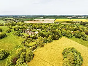 Drucke von Hinton Ampner House und Garten von einem Drohnen, Winchester, Hampshire, England, Vereinigtes Königreich Winchester Drucke: Hinton Ampner House und Garten aus der Sicht eines Drohnen.