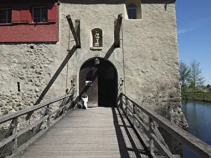 Medieval Fortress Architecture Drucke: Historic timber-frame structure of a castle with gate and drawbridge