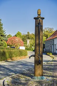 Central European Historic Sites Drucke: Historic water pump, Gartz Oder