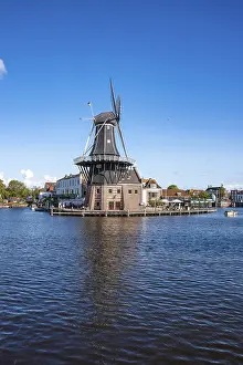 Dutch Historic Buildings Drucke: Historic mill on the waterfront
