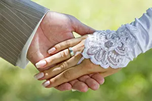 Bride And Groom Celebration Drucke: Holding hands with a wedding ring