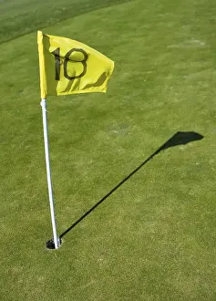 Golf Course Landscape Drucke: Hole 18 on a small golf course