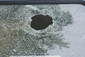 Travel Photography Quebec Province Drucke: Hole in shattered side window of mini-van