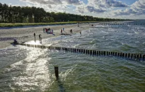 Zingst Pier Drucke: Holidaymakers at the Zingst pier