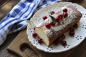 Homemade Desserts Drucke: Home made cherry biscuits with vanilla and icing sugar