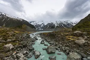 Natural Preserve In Oceania Drucke: Hooker River flows from Lake Mueller