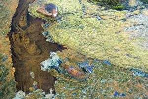 Fjallabak Nature Reserve Drucke: Hop spring with algae and minerals
