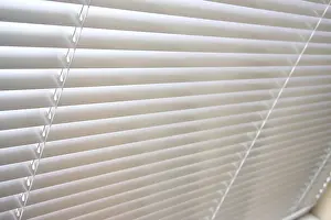 Deserted Window Drucke: Horizontal blinds as a background