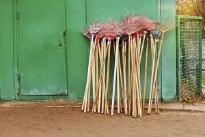 Outdoor Gardening Tools Drucke: Horticultural implement. A light-duty leaf rake for leaves and grass