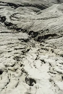 Volcanic Area Conservation Drucke: Hostile volcanic landscape, gaps and cracks
