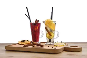 Hot Fruit Drinks Drucke: Hot fruit drinks, raspberry with orange and pear with lime tea