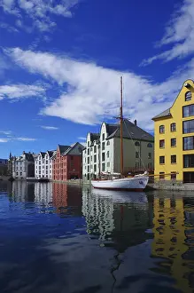 Architectural Styles In Northern Europe Drucke: House front reflected in the water
