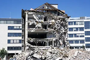 Construction Waste Management Drucke: House being torn down