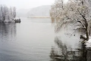 Snowy River Landscape Drucke: Hudson River snows in winter