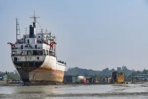 Chittagong Ship Breaking Yard Drucke: Huge container ships ready to getting break up