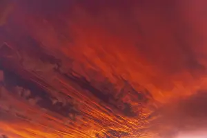 Atmospheric Light Overcast Sky Drucke: Huge orange cloud in the sky at sunset