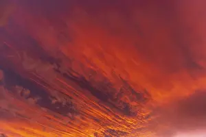 Atmospheric Light Overcast Sky Drucke: Huge orange cloud in the sky at sunset