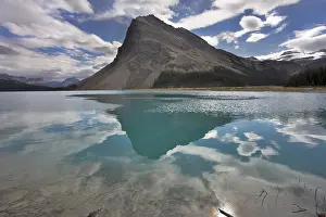 Mountain Lake Scenery Drucke: The huge rock of the triangular form is reflected in emerald waters of cold mountain lake