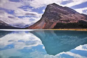 Deserted Waterfront Landscape Drucke: The huge rock of the triangular form is reflected in emerald waters of cold mountain lake