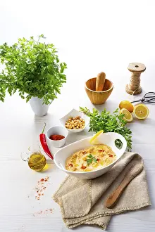 Legume Nutrition Facts Drucke: Hummus paste with lemon and chilli on a white background