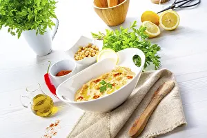 Healthy Snack Ideas Drucke: Hummus paste with lemon and chilli on a white background