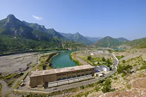 Drucke von Wasserkraftwerk am Staudamm des Koman-Stausees, Fluss Drin, Koman, Qark Shkodra, Albanien Albanien Drucke: Wasserkraftwerk am Staudamm des Koman-Staudamms