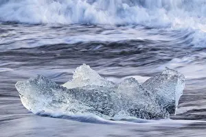 Winter Landscapes Europe Drucke: Ice chunks on the black beach, lava beach