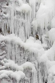 Waterfall In Winter Drucke: Ice covered waterfall