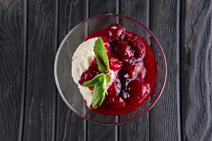 Gourmet Breakfast Meal Ideas Drucke: Ice cream with cherry and raspberry jam