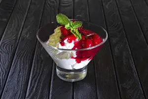 Cool Sweet Treats Drucke: Ice cream with cherry and raspberry jam