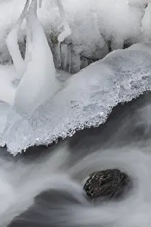Northern Europe Ice Formations Drucke: Ice formations on a flowing stream