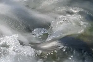 Close Up Ice Formation Drucke: Ice in running water of the Triesting