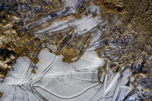 Frozen Patterns Europe Drucke: Ice structures on the ground, Kerlingarfjoll