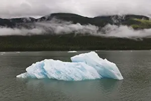 Inside Passage USA Drucke: Iceberg and clouds in Inside Passage