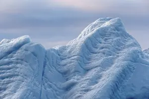 Arctic Polar Region Drucke: Iceberg tip showing the pattern