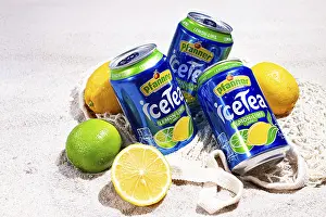 Refreshing Summer Drinks Drucke: Iced tea with lemon and lime, in cans