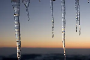 Winter Mountain Landscape Drucke: Icicle at sunset
