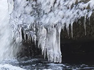 Gerahmter Druck : Eisstangen in einem Bach. Gerahmter Druck : Eisstangen in einem Bach.