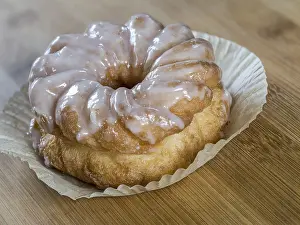 Uninhabited Bakery Scene Drucke: Icing biscuits, sugar-coated pastry